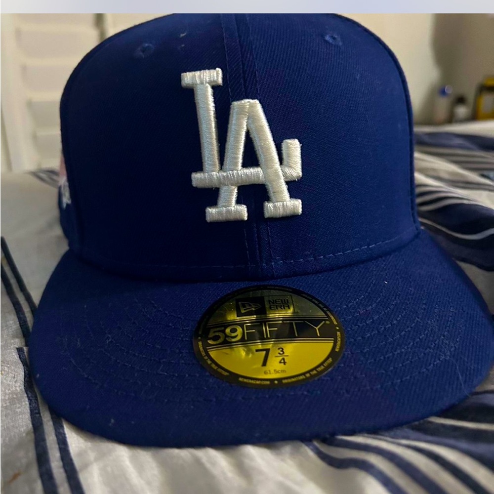 LA dodgers cap NEW
Never worn size 7 3/4